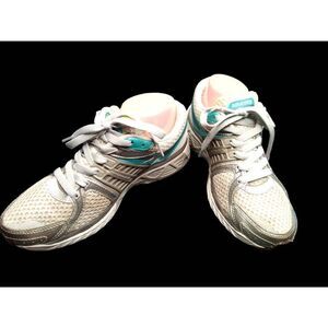 Woman's Saucony Pro Grid 2 Running Shoe Size 9 WF001
